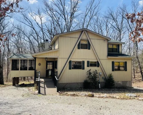 Gorgeous Chalet Getaway with Cabin Feel sleeps 10 at Innsbrook Resort Hotels in Innsbrook