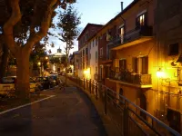 Charming 1600s open space in the historic center. Hoteles en Marino