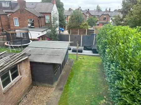 well Equipped house/parking, nr station