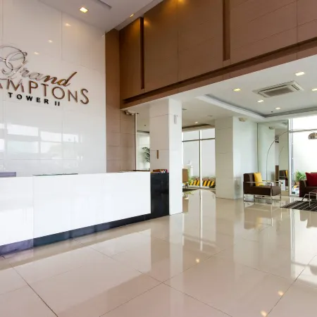 Elegant 2BR Apartment in Upscale Fort BGC Fast Wifi