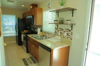 Sleeps 3...Coastal Beach Theme Studio right off I-4, close to Downtown Lakeland.