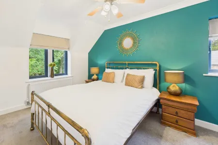 Host & Stay - Church Lane