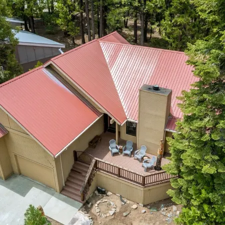 *NEW* Pine Grove Hideaway - family friendly only 1.5 Miles to the lake