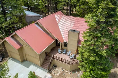 *NEW* Pine Grove Hideaway - family friendly only 1.5 Miles to the lake