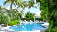 3 minutes to the beach! 1 Bedroom Condo near shopping and Dining