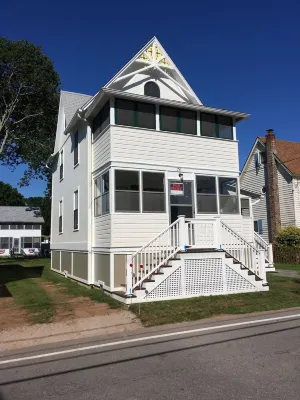 Now Has TV + Linens - Relaxing 4-Bedroom Cottage in Westbrook, CT at West Beach