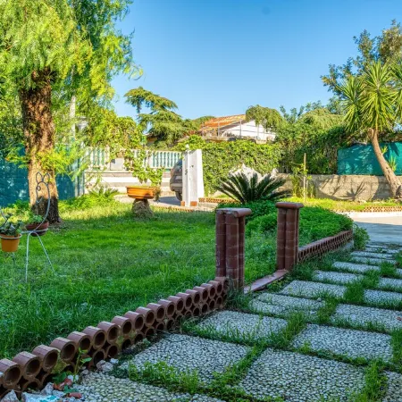 Villa with Garden Near the Sea - 6 Places - Between Amalfi Coast and Cilento Отели в г. Эболи
