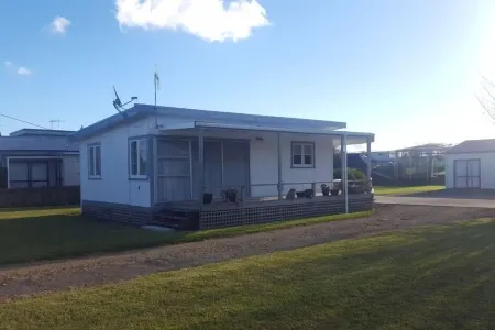 Entire Bach and Section to Yourself! Отели в г. Уан Три Пойнт