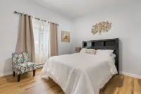 Cozy newly remodeled home close to major amenities in Connecticut a