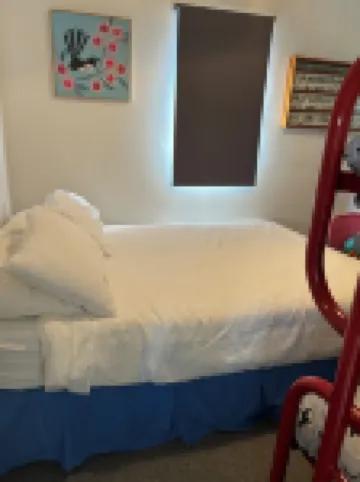 Ocean views, short walk to the beach. Close to the winery and great fishing.