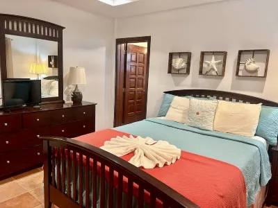 Miramar #4  Beachfront with views, pool, pier, palapa, kayaks & more! Hotels in 