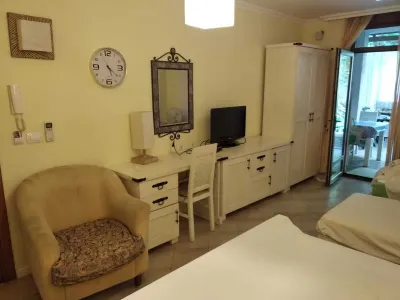 Cozy 1-bedroom apartment in Santa Marina with WiFi Các khách sạn gần Ailyaka Camping