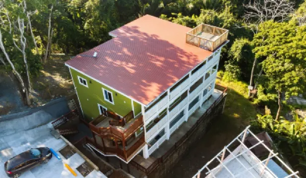 Charming 2-bedroom, 3 beds apartment, AC, WiFi ,free parking in lovely West End 酒店