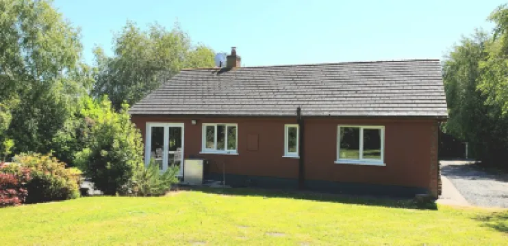 Cottage on Lough Ree / River Shannon in the heart of Ireland โรงแรมใน