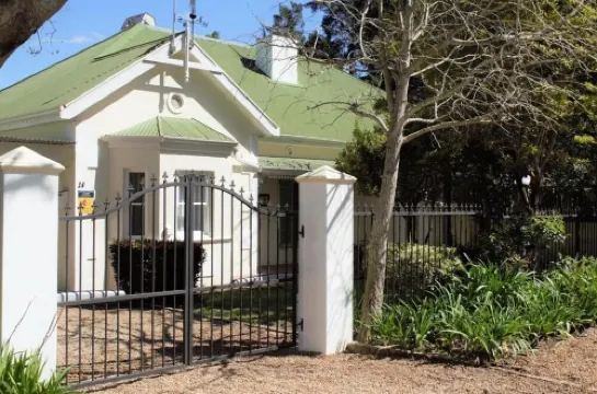 Quaint family home close to Tram terminal