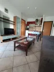 Apartment with private garden two steps from the lake.