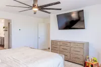 A cozy and comfortable family home with ample space sounds wonderful . Hotels in Estrella