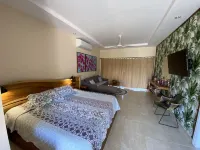 Walking distance to swimming beach, Studio apartment, super safe, near Samara - balcony