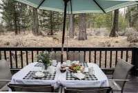 Peaceful modern oasis -walking distance to Village