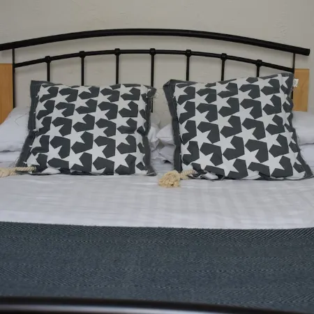 Great location, close to Ventnor beach and town. Perfect for families.