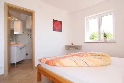 With sea view in Apartment Bernstein in Porec. Hotels in Brulo