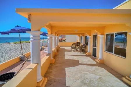 Beautiful Beach House in Playa Encanto