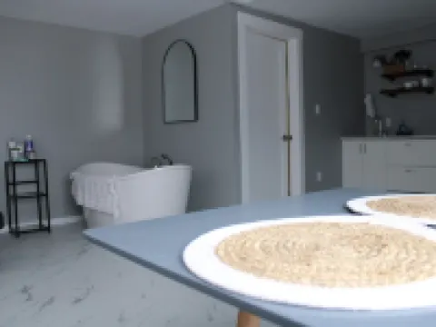 Chapel Suites - Deluxe King Suite Hotels in Kings County