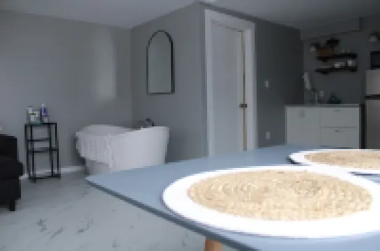 Chapel Suites - Deluxe King Suite Hotels in Kings County