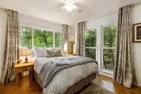 Lake front - Newly renovated - Gorgeous Views - Close to trails!