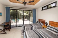 Casa Mamacita: Beautiful new home in peaceful jungle setting - สระว่ายน้ำส่วนตัว