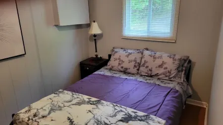 5mins from Parry Sound, Small, clean lake with only 5 other cottages!