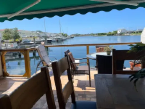 Beautiful 2BR and 2 en-suite bathroom with Marina and Sunset views