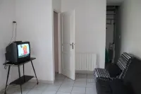 Apartment sleeps 8-10 quiet in eaux bonnes 64