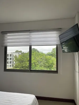 3 Bedroom Apartment- Greenside retreat at golf course. 10 min from the airport. のホテル