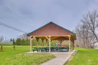 Cozy Solar-Powered Loft: Walk to Lake Champlain! - appartements de vacances