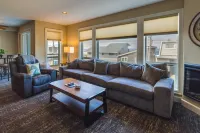 Rockaway Beach Vacation Rental Near Beach Access! - parking