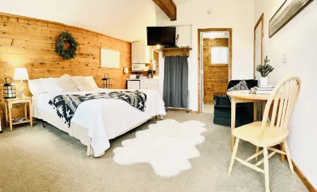 Glacier View Cabins Отели в г. Фриц Крик