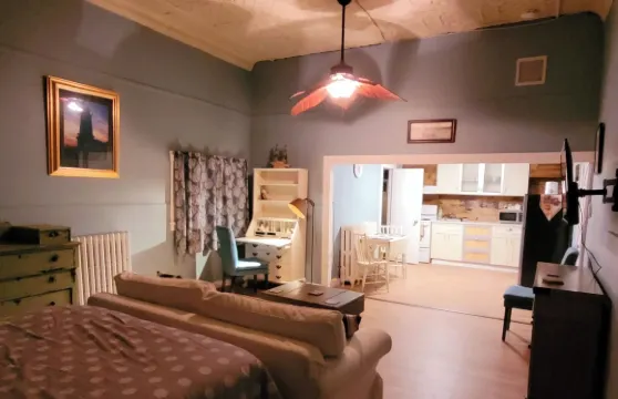 運河畔餐廳廚房商店公寓