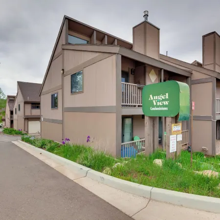 Chic Angel Fire Condo Walk to Ski Resort!