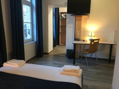 Hotel César Climatisation Dans la majorité des Chambres Centre-Ville Gare Charleville-Mézières