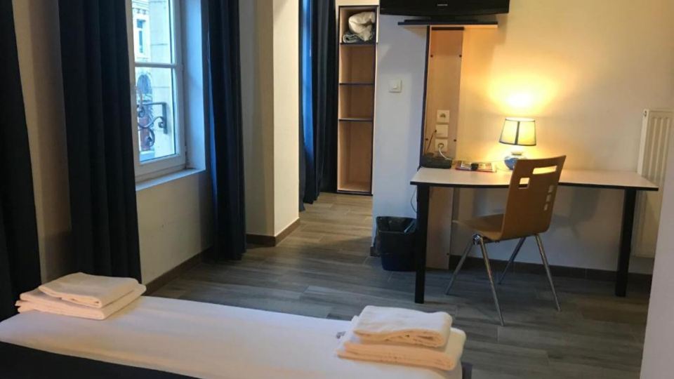 Hotel César Climatisation Dans la majorité des Chambres Centre-Ville Gare Charleville-Mézières