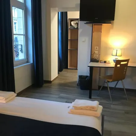 Hotel César Climatisation Dans la majorité des Chambres Centre-Ville Gare Charleville-Mézières