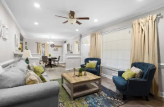 Modern & Cozy Home Mins to everything