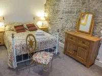 2 Primitive Mews Hotels in Taddington