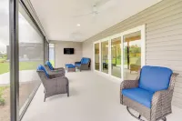 Pool Access & Screened Patio: Home in the Villages - parking