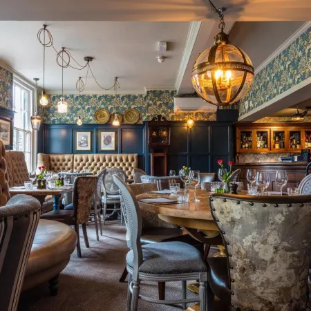 Greyhound Hotel