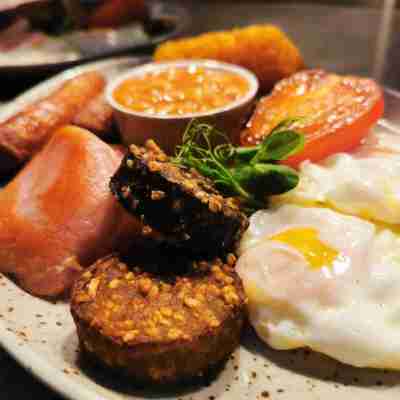 The Western Citypoint Apartments Dining/Meeting Rooms