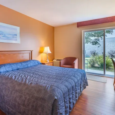Hôtel Motel le Gite Отели рядом с достопримечательностью «Торговый центр Galeries de la Capitale»