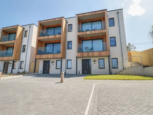 7 Longshore Hotels in Mawgan-in-Pydar