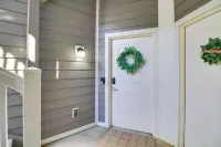 Walkable Lynchburg Condo w/ Private Balcony - 3-Star